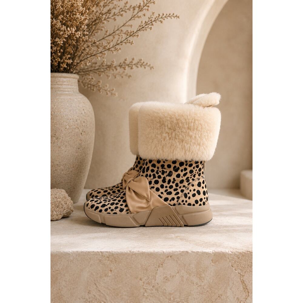SKECHERS Mark Nason Cow Hair Shearling Leopard Print Pull On Boots Size 6 - Picture 2 of 8